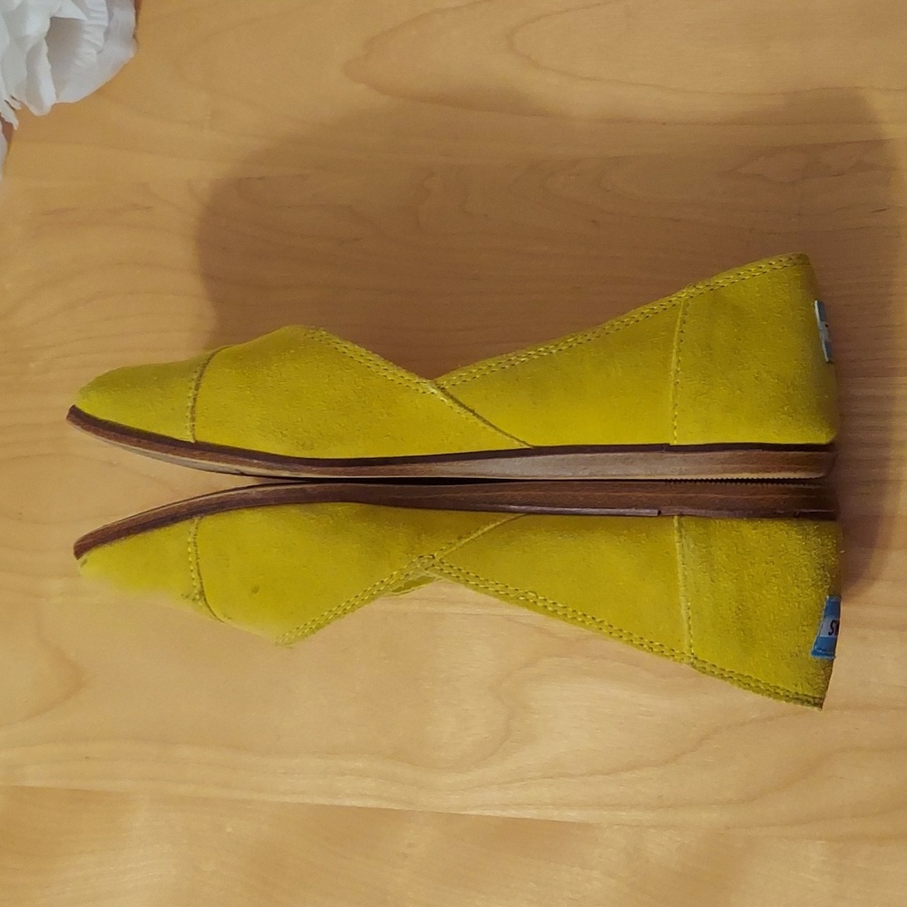 TOMS Shoes Blazing Yellow Women's Jutti Suede Flats Size 7 - Picture 8 of 16